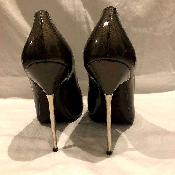 Stuart Weitzman Dagger Pumps in Iron Quasa - Picture 2 of 7